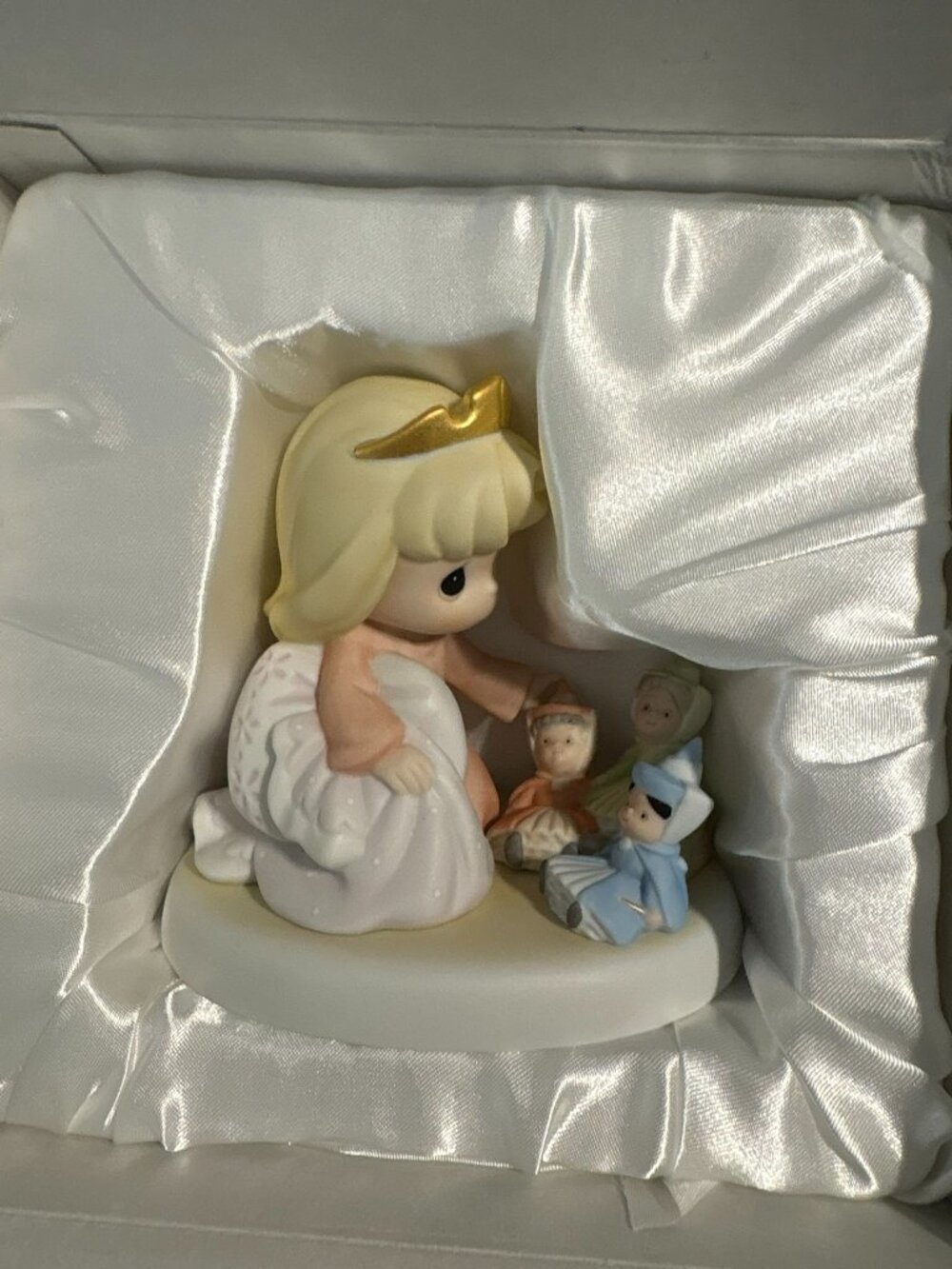 Precious Moments Disney "Dreams Really Do Come True" Sleeping Beauty Figurine 👑